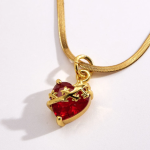 Collar con dije corazón rojo