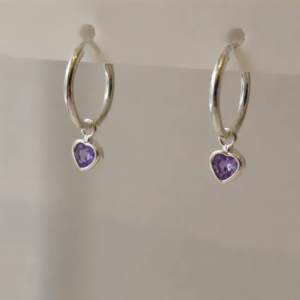 Aros con corazones violeta