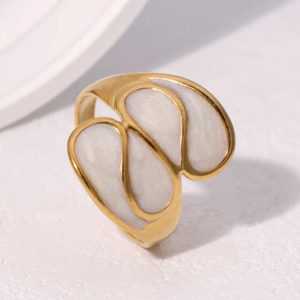 Anillo abierto dorado con blanco