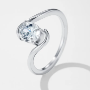 Anillo mujer diseño curvo con piedra