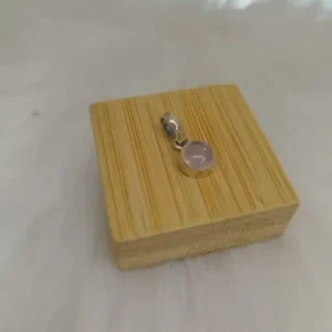 Dije redondo de cuarzo rosa en plata 925