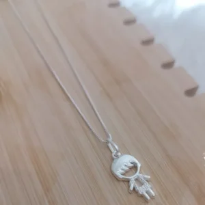 Cadena con dije de niño o niña en plata 925
