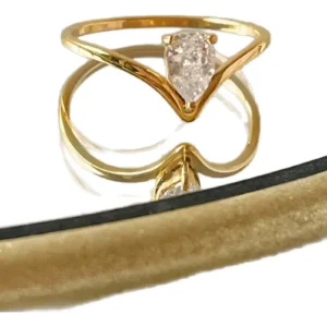 Anillo con piedra circonita de acero quirúrgico