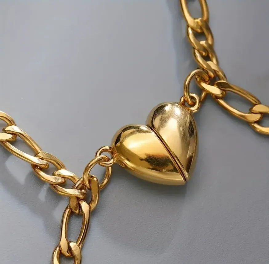 Pulseras doradas magnéticas para pareja, vista 3