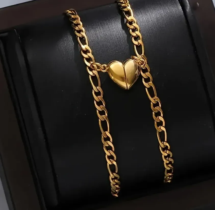 Pulseras doradas magnéticas para pareja, vista 4