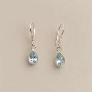 Aros de plata 925 con topacio azul en forma de gota