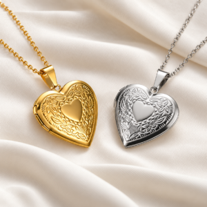 Collar relicario forma corazón
