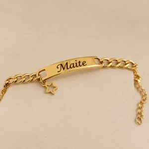 Pulsera dorada personalizada con dije de estrella