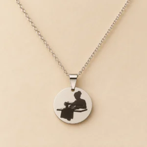 Collar con dije circular personalizado de acero
