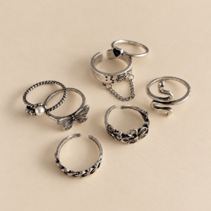 Set de anillos plateados variados