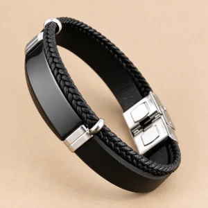 Pulsera negra con placa y trenzado