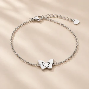 Pulsera plateada con mariposa