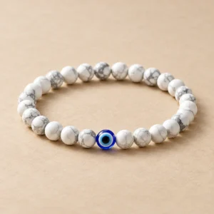 Pulsera de cuentas blancas con ojo turco