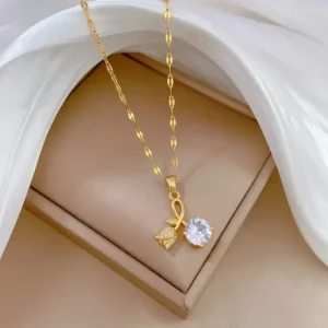 Collar dorado con dije flor y circonita de acero quirúrgico