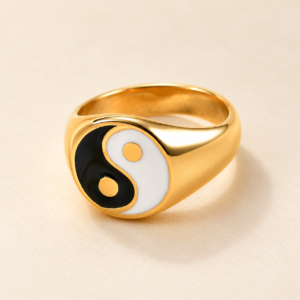 Anillo dorado yin-yang de acero quirúrgico