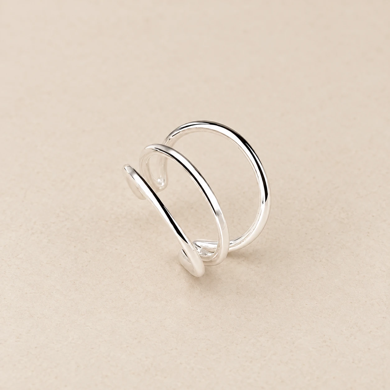 Ear cuff plateado de diseño doble
