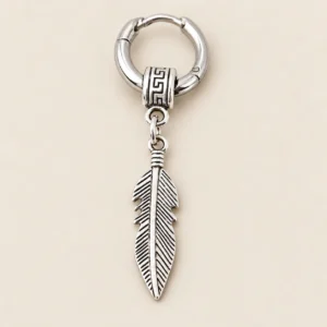 Aros plateados con dije de pluma