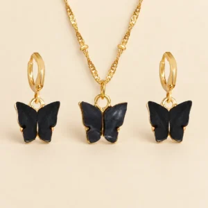 Conjunto de collar y caravanas con mariposa