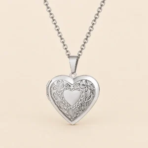 Collar relicario forma corazón