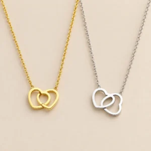 Collar cadenita con dije de corazones entrelazados