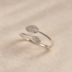 Anillo de hojas con zirconias en plata 925